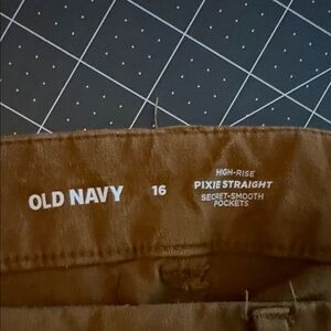 Old Navy women’s pixie straight Tan Chinos